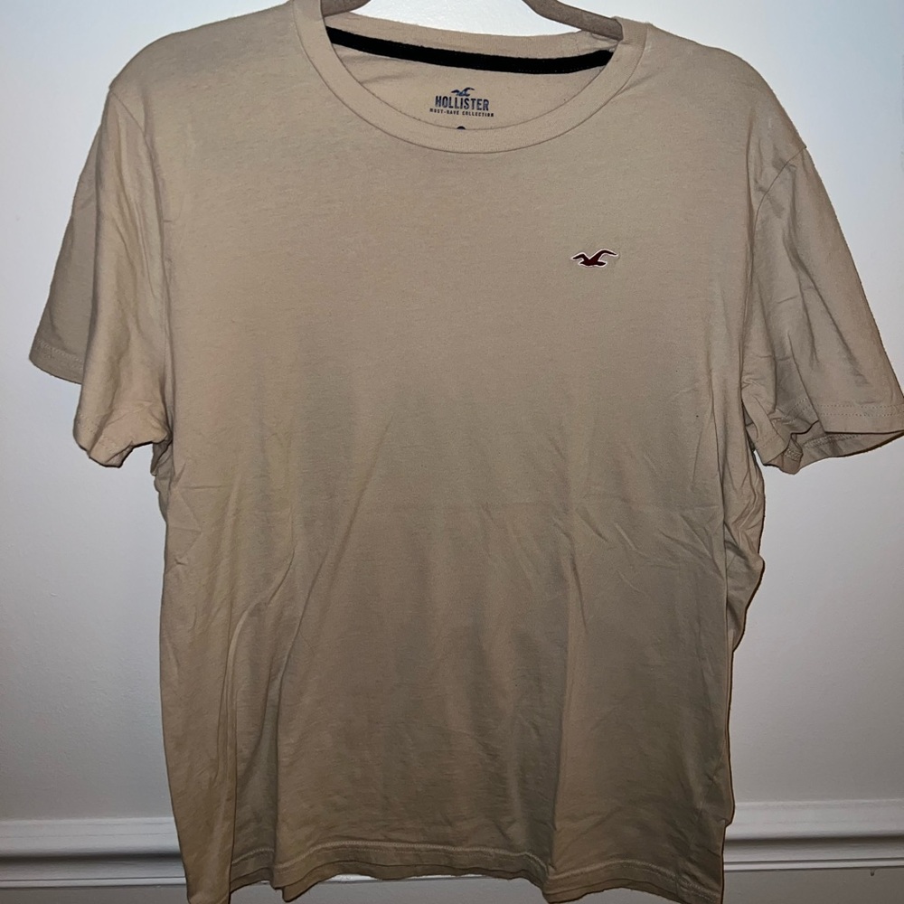Hollister solid color T Shirt